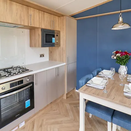Holiday home Hazel *
